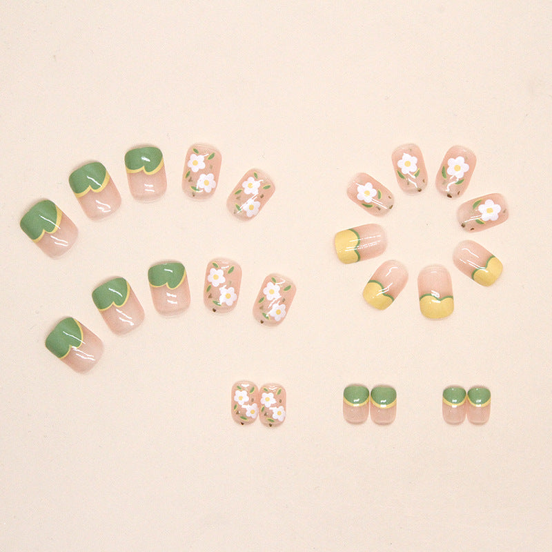 Uñas con diseño floral en tonos amarillo y verde para primavera y verano 