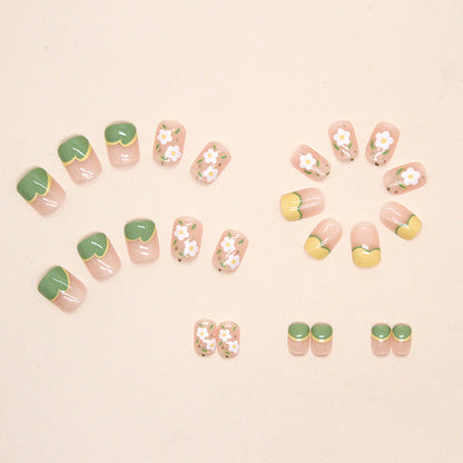 Uñas con diseño floral en tonos amarillo y verde para primavera y verano 
