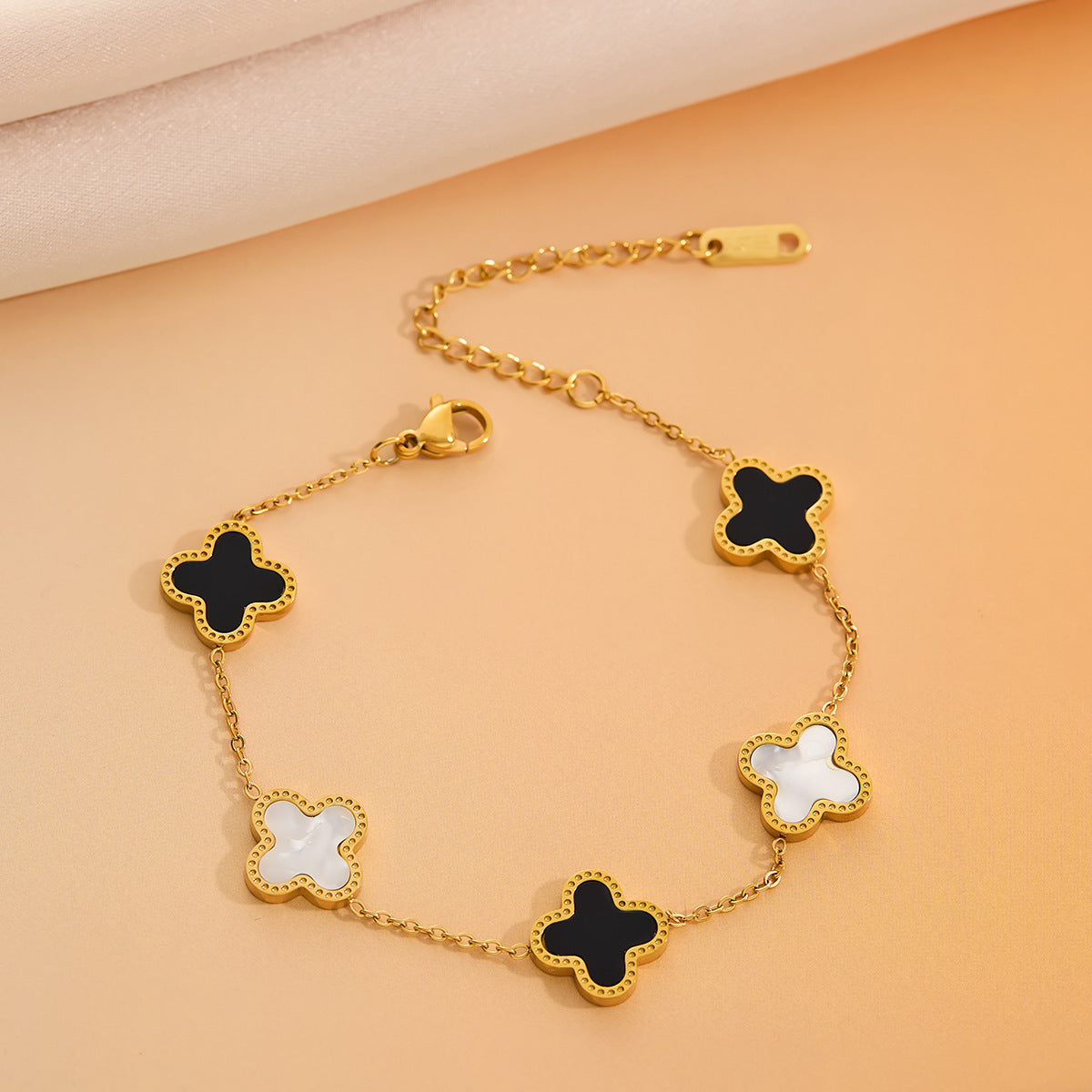 Black and white four-leaf clover titanium steel bracelet