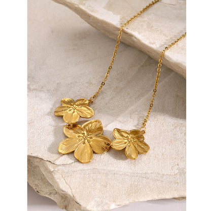 Collar tres flores 
