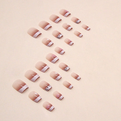 Uñas cortas de bailarina con diseño de gato francés en degradado rosa 