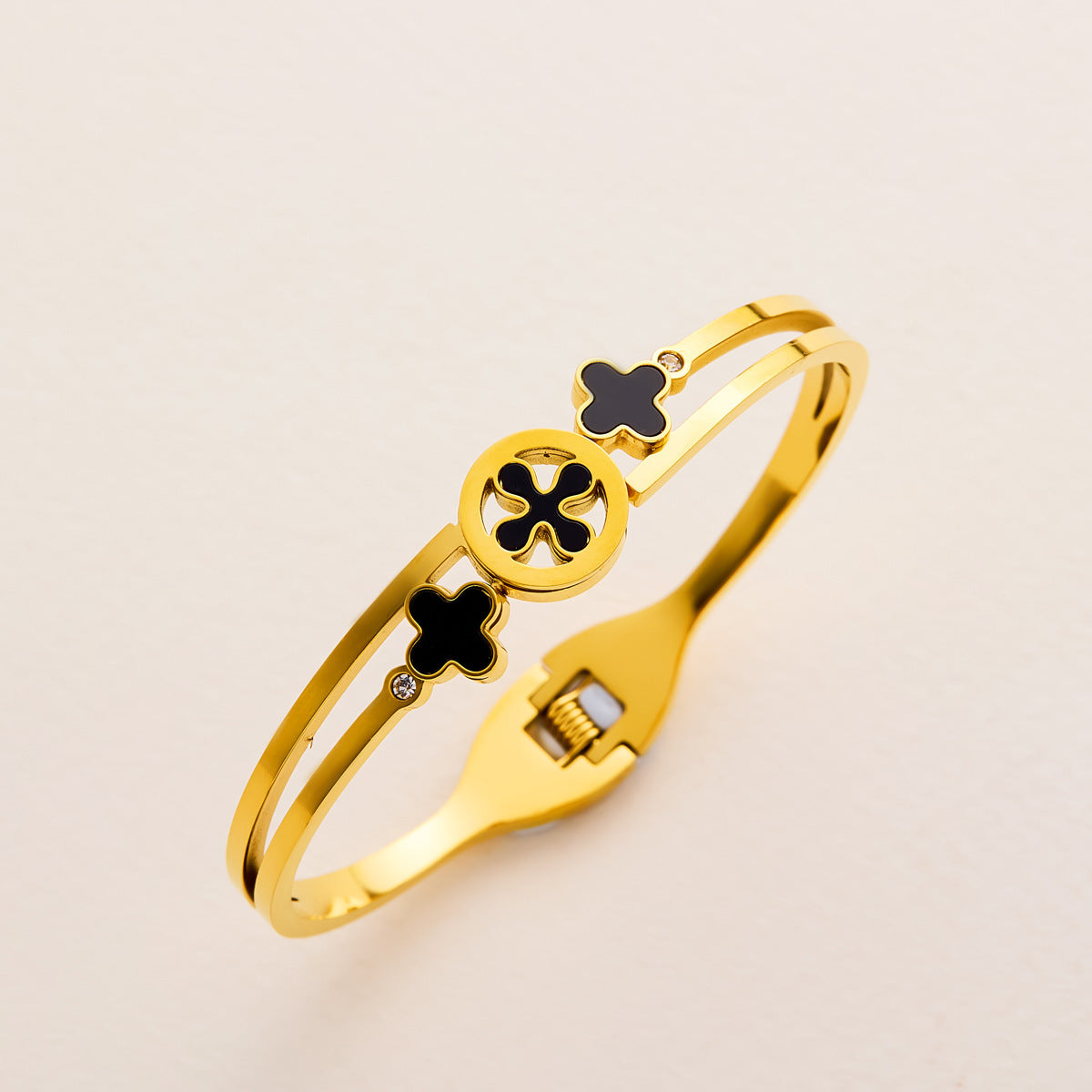 Stainless steel bracelet with diamonds