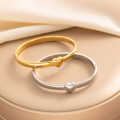 Heart-shaped Stainless Steel Bracelet: Fashionable and Durable