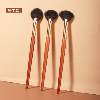 Fan Highlighter Brush (Goat Hair Fine Tip)