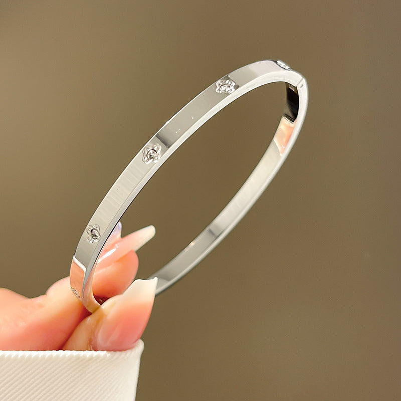 Four-leaf clover gypsy titanium steel bracelet