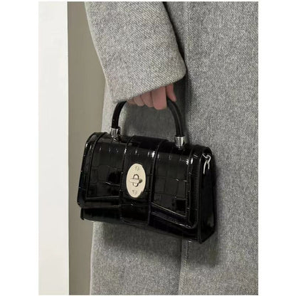 Bolso de moto de charol con cadena texturizada premium 