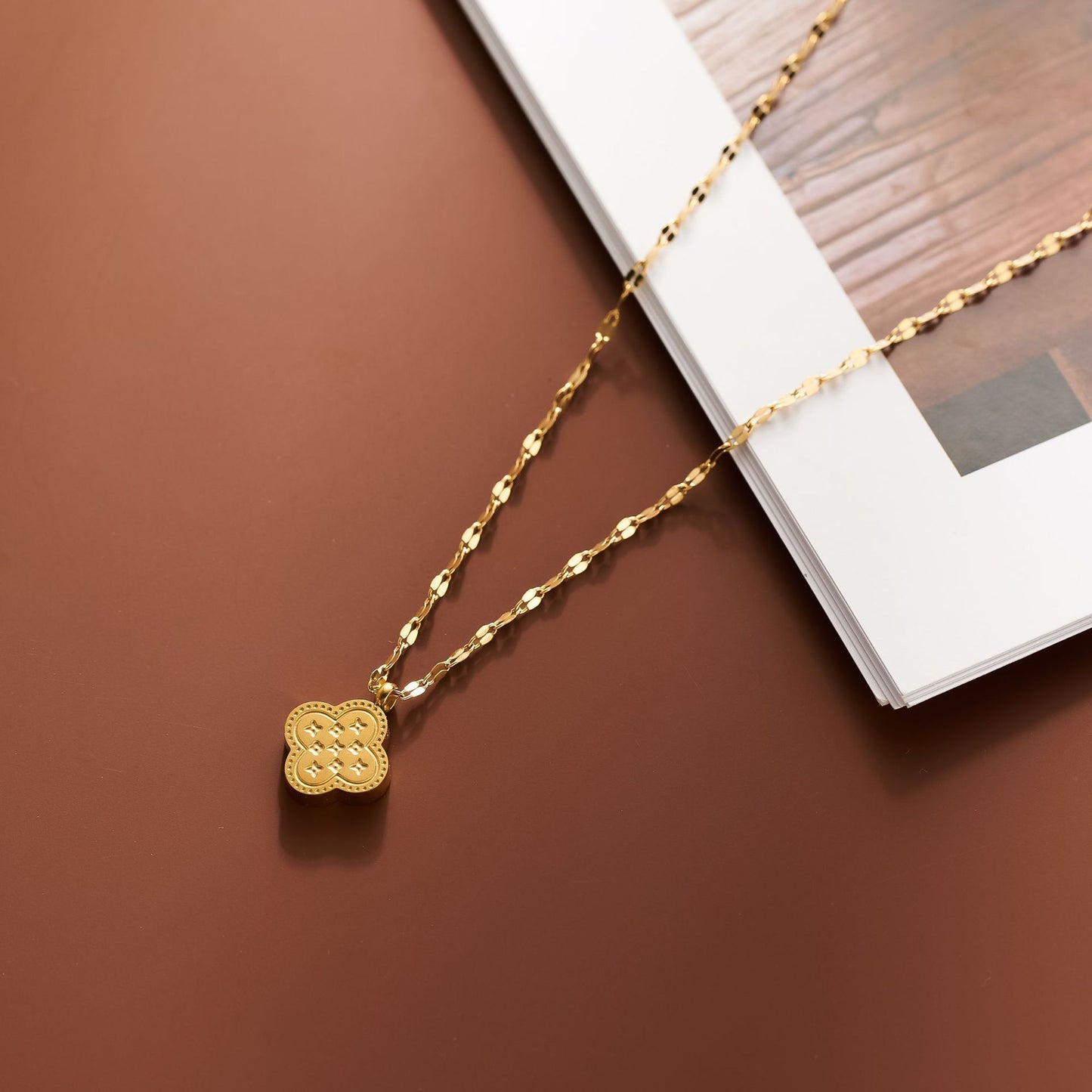 NEW Four-Leaf Clover Collarbone Necklace