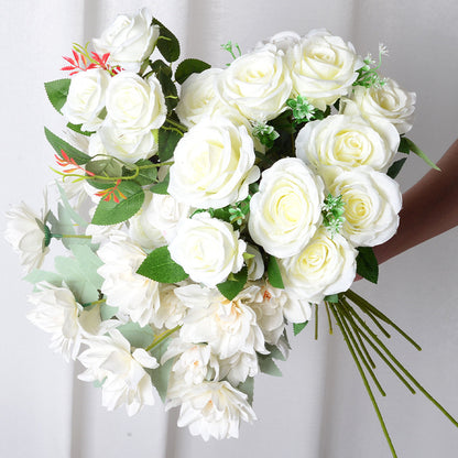 flores artificiales blancas 