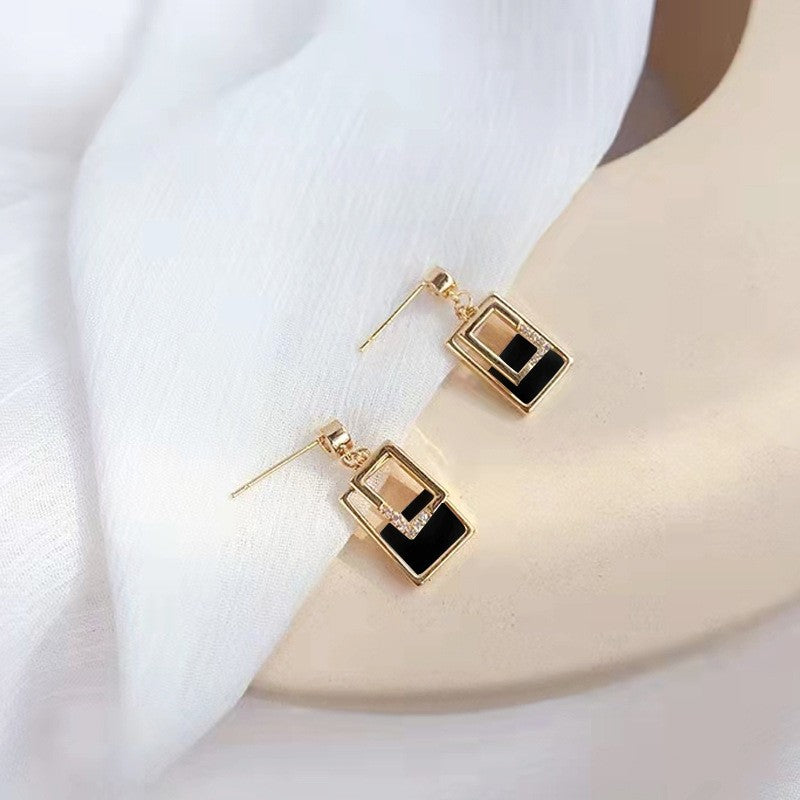 Black and white short pendant earrings.