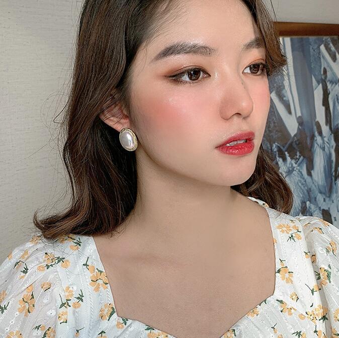 French retro atmospheric stud earrings