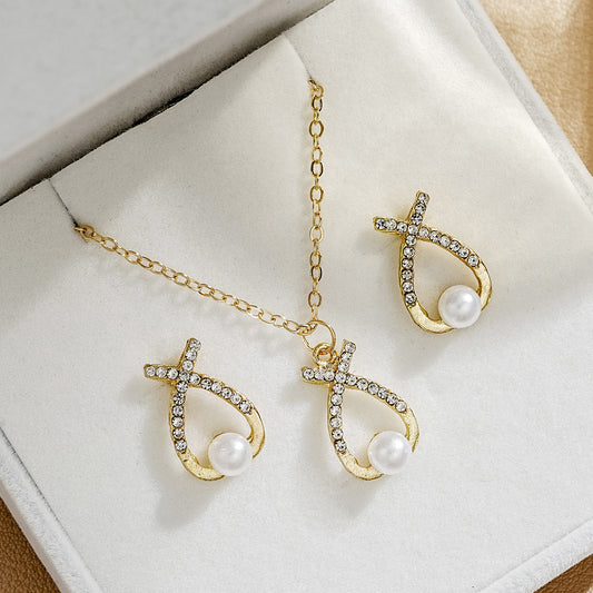 Conjunto de joyas con pendientes, collar y perlas de diamantes de imitación 
