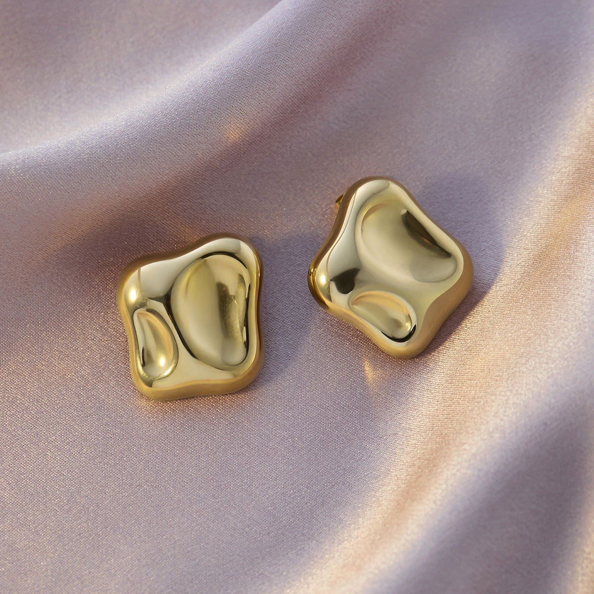 Four-leaf clover titanium steel ear buckle