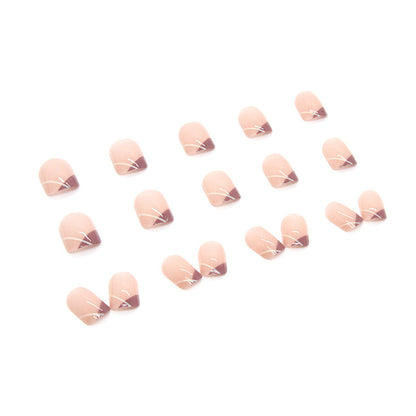 Uñas francesas con triángulos morados 