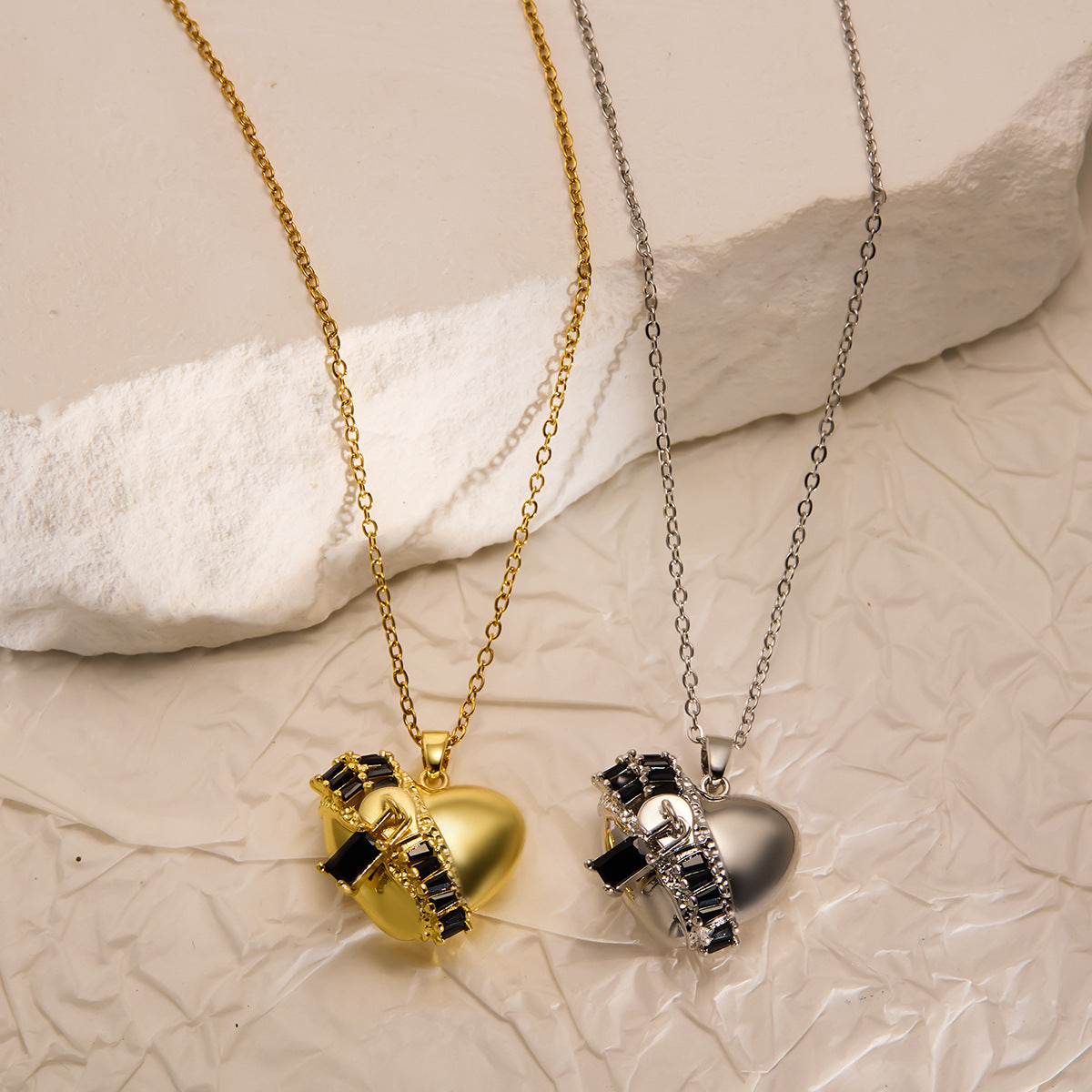 Women's Gold-Plated Peach Heart Zircon Collarbone Necklace