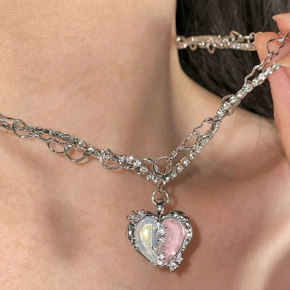 Collar de circonitas microincrustadas con corazón dividido 