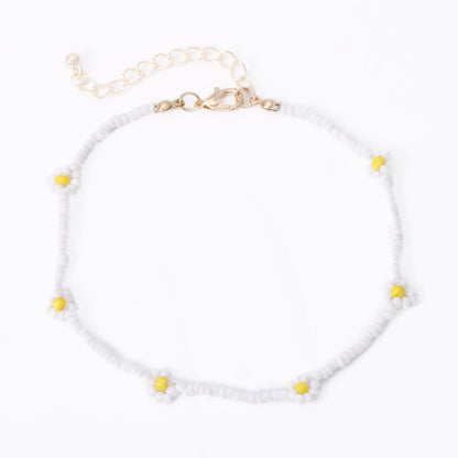 Collar geométrico de flores tejidas con cuentas de arroz 