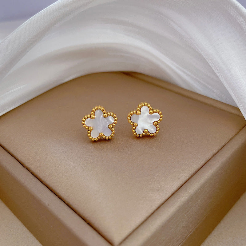 Shell five-leaf flower earrings