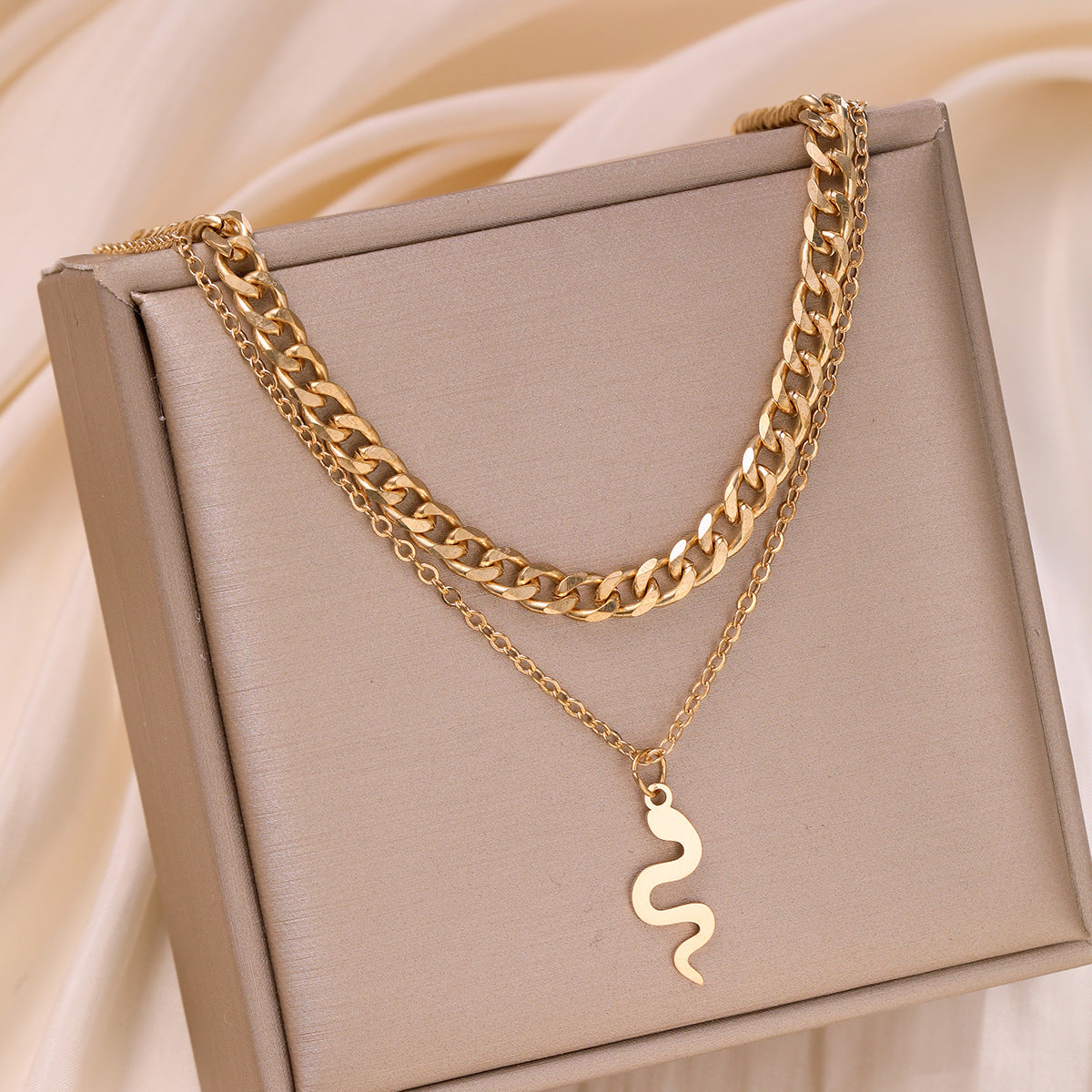 Juego de 2 collares de cadena con colgante de serpiente 