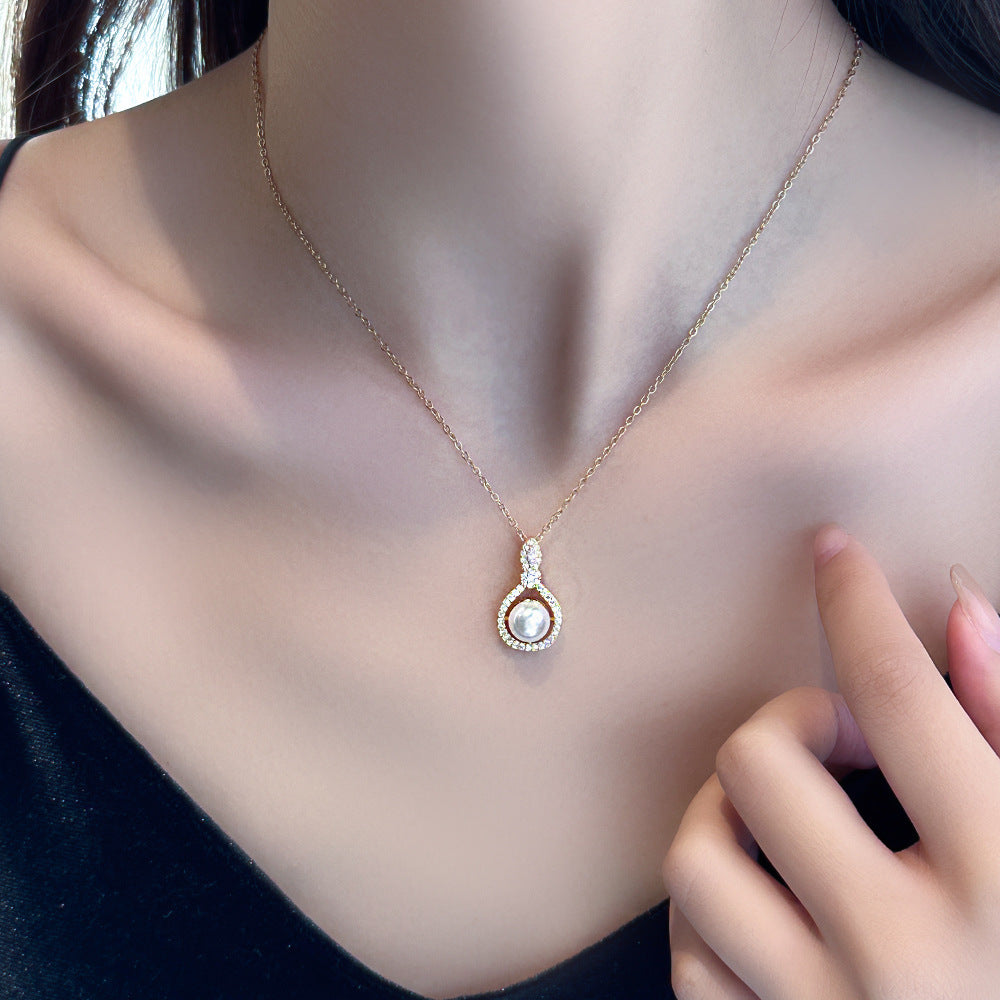 Women's Gold-Plated Titanium Steel Pearl Collarbone Necklace