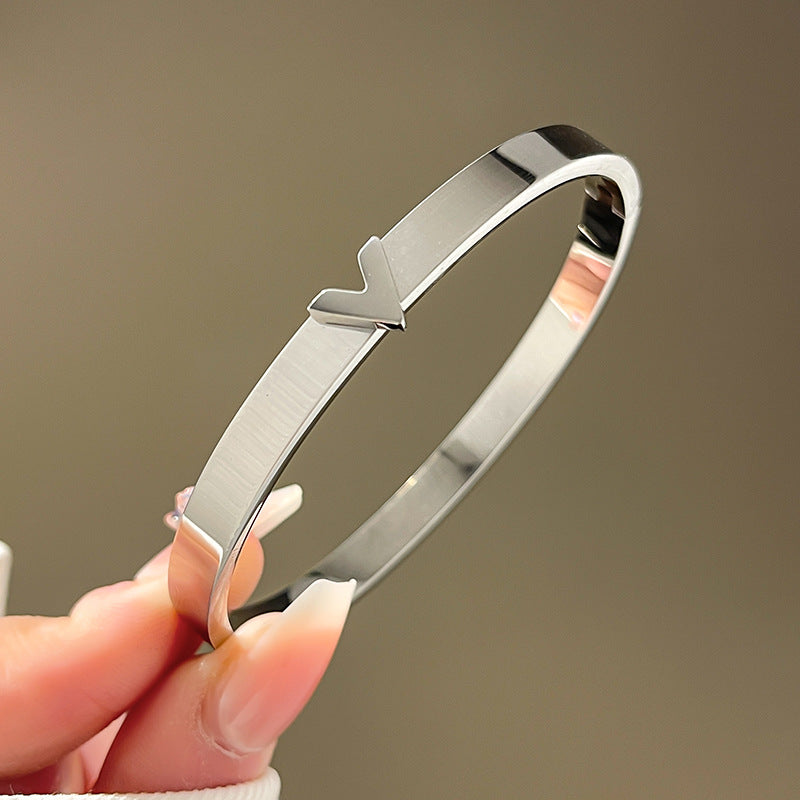 Four-leaf clover gypsy titanium steel bracelet