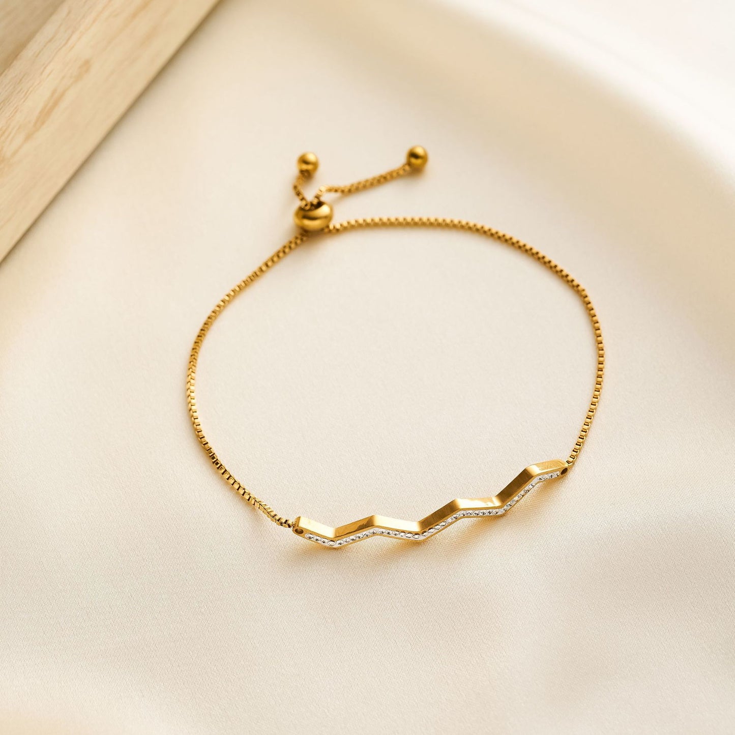 Women's Adjustable Titanium Steel Wave Box-Chain Bracelet with Diamond Accents (Non-Fading)