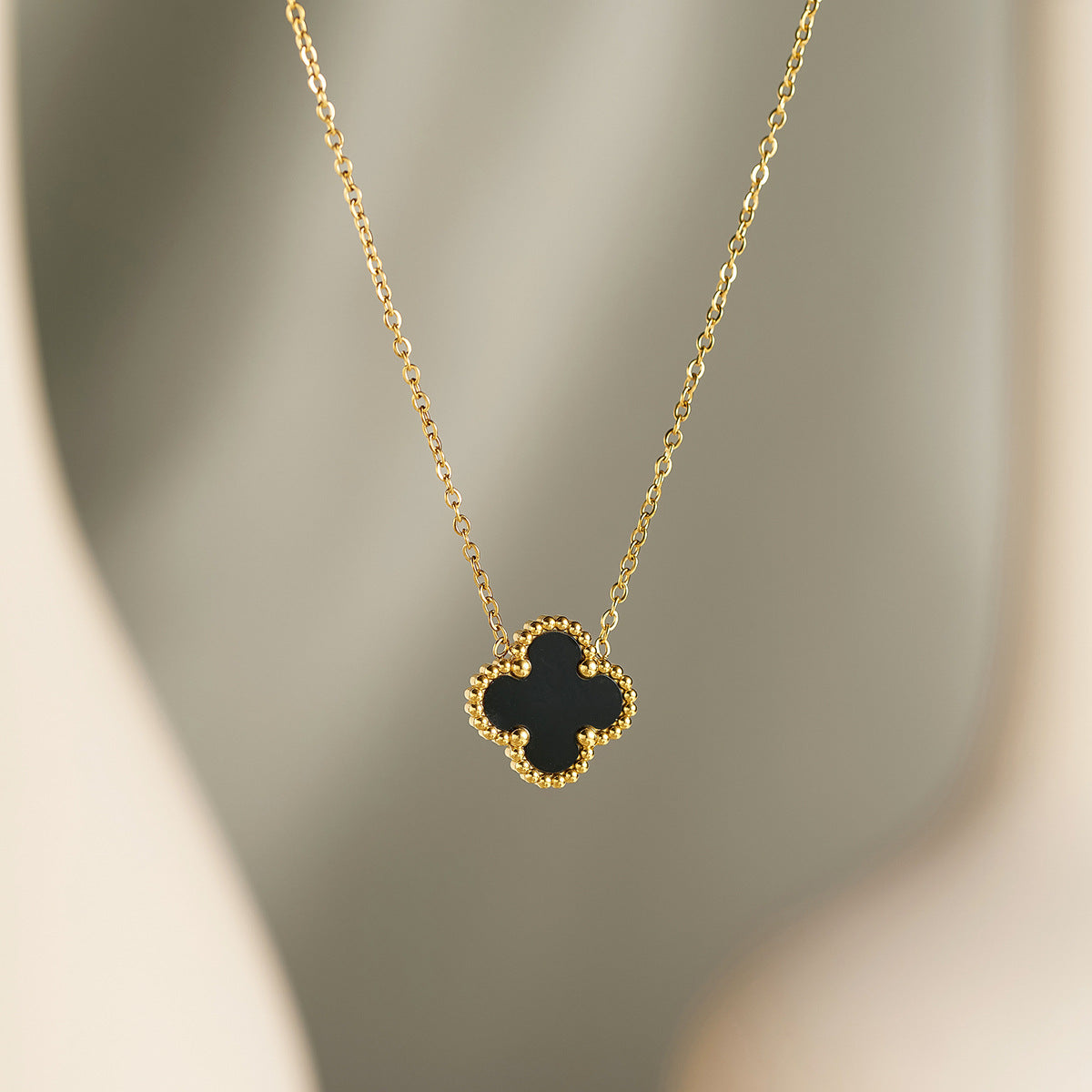 15mm 18K Gold-Plated Titanium Steel Double-Sided Four-Leaf Clover Collarbone Necklace — High Color Retention