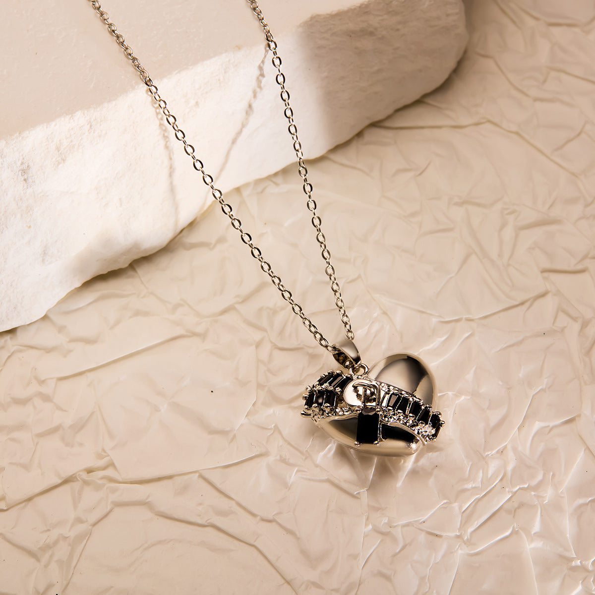 Women's Gold-Plated Peach Heart Zircon Collarbone Necklace