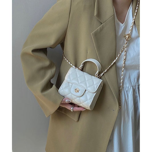 Bolso pequeño con cadena estilo Chanel 