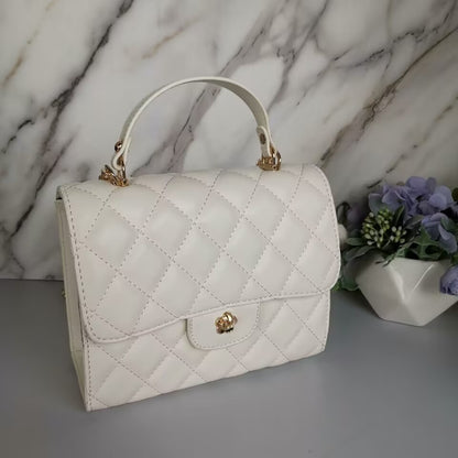 Bolso pequeño con cadena estilo Chanel 