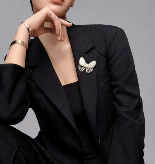Break the cocoon into a butterfly pearl brooch