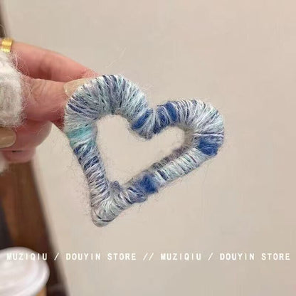 Yarn love grab clip girl