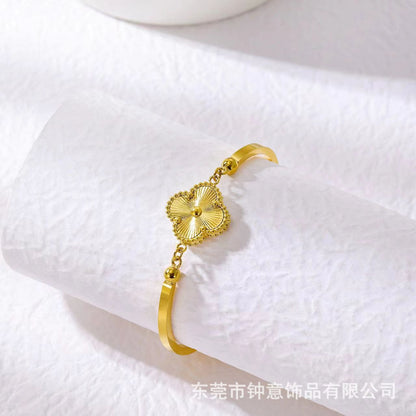 Four-leaf clover clover bracelet