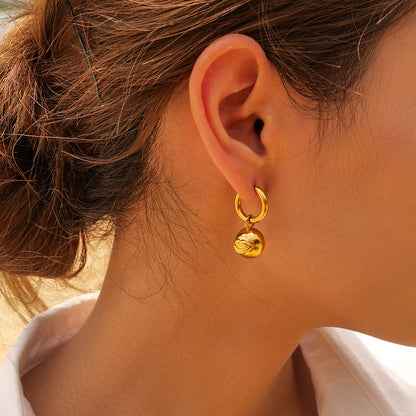 Fashionable twist hoop earrings