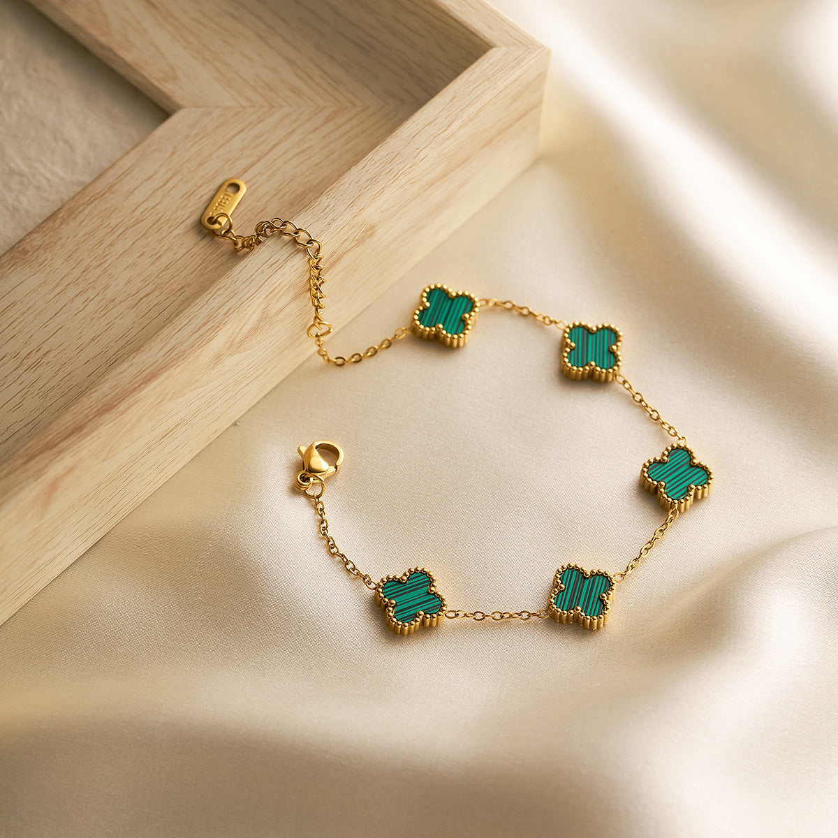 Women's Lucky Clover Necklace & Bracelet Set — Colorfast Collarbone Chains