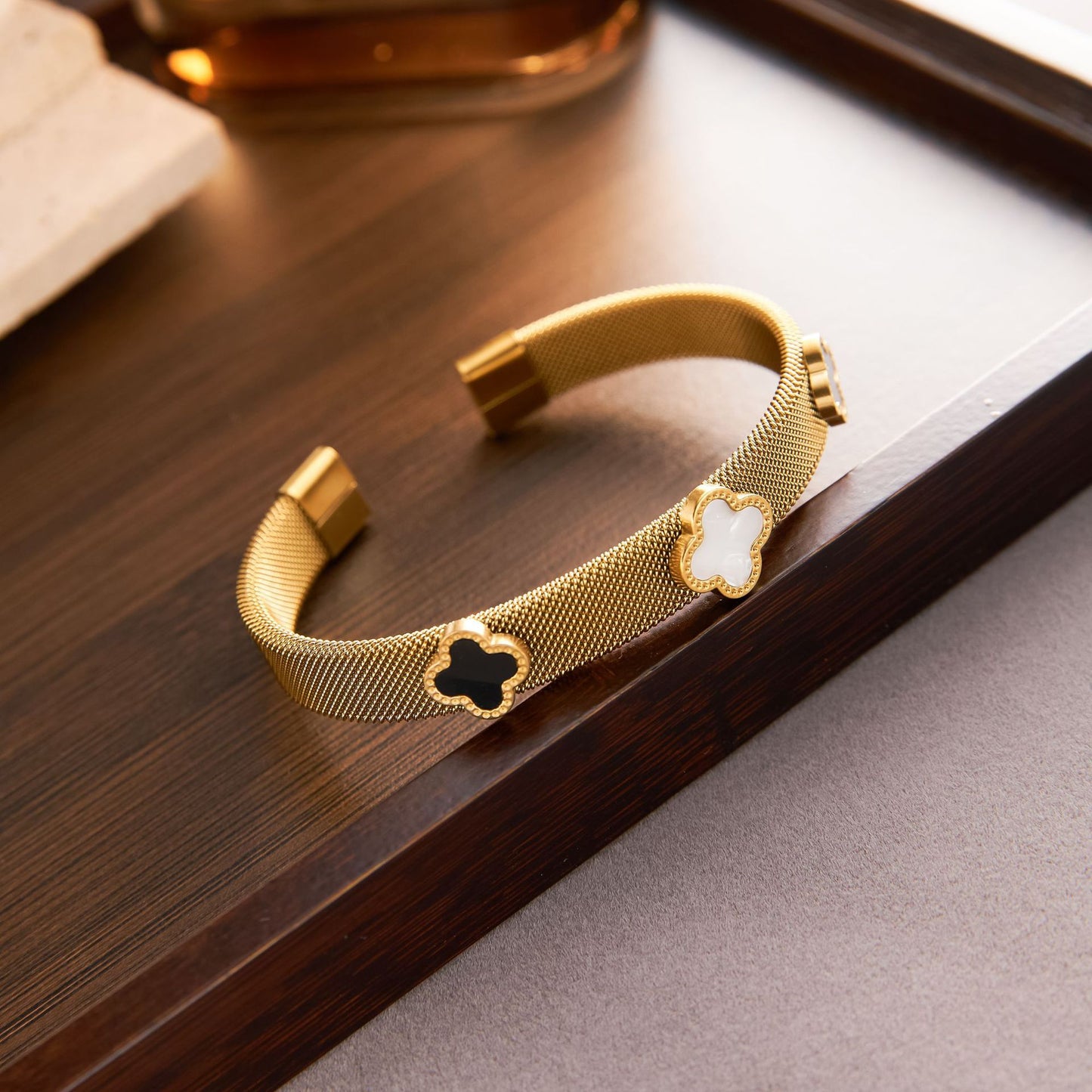 Women's Stainless Steel Mesh Bracelet — Four-Leaf Clover with Shell Inlay, Gold/Black & White, Non-Fading