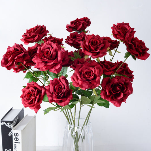 Simulación 3 rosas de diamantes rosas. 