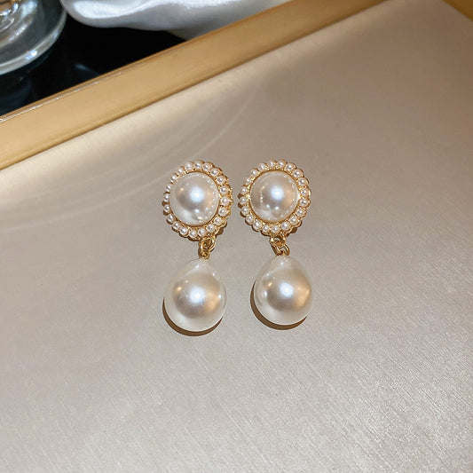 Pendientes de perla ovalada roja 