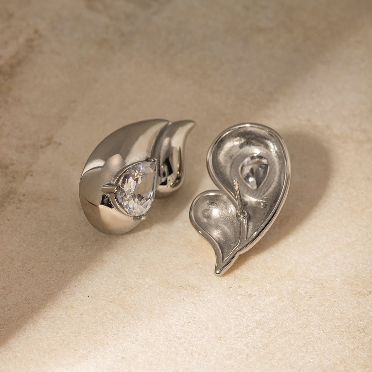 Pendientes doble lágrima con diamantes 