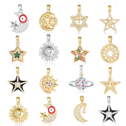 Colgante de cobre y circonita con forma de sol, luna y estrellas 
