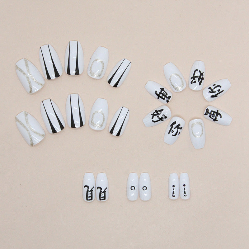 Uñas cortas de ballet en blanco y negro 