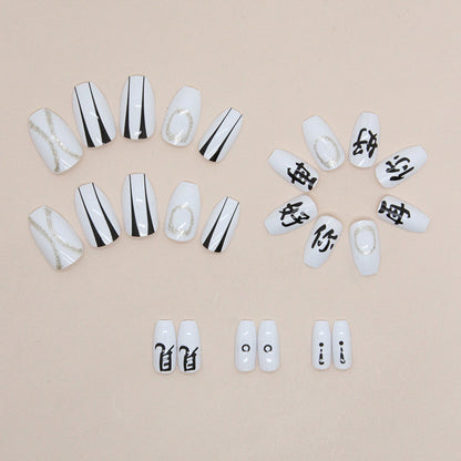 Uñas cortas de ballet en blanco y negro 