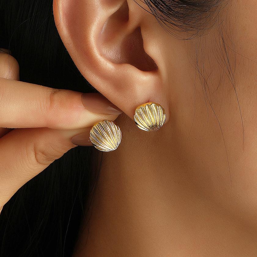 Shell Fan Stud Earrings