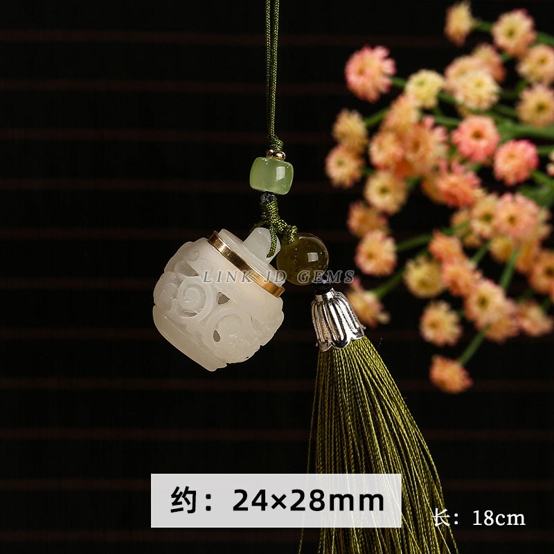 Green sandalwood sachet diffuser pendant