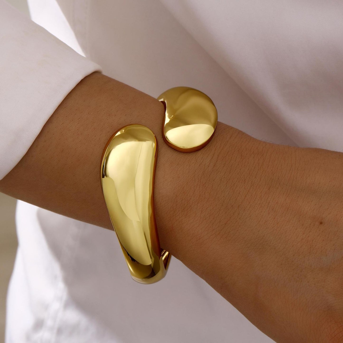 Wide-Brim Mirror Opening Bracelet