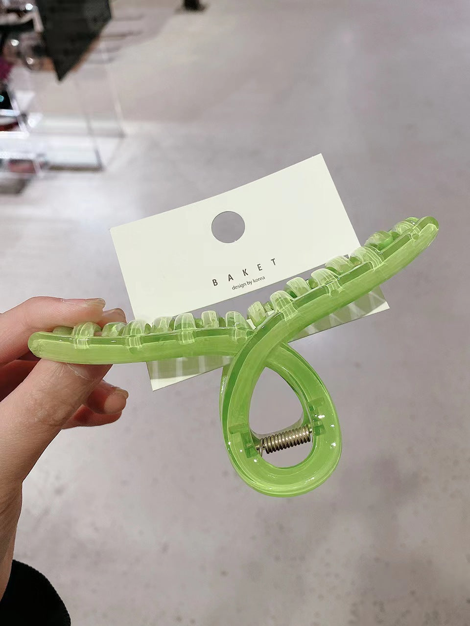 Jelly large disc hair grab clip