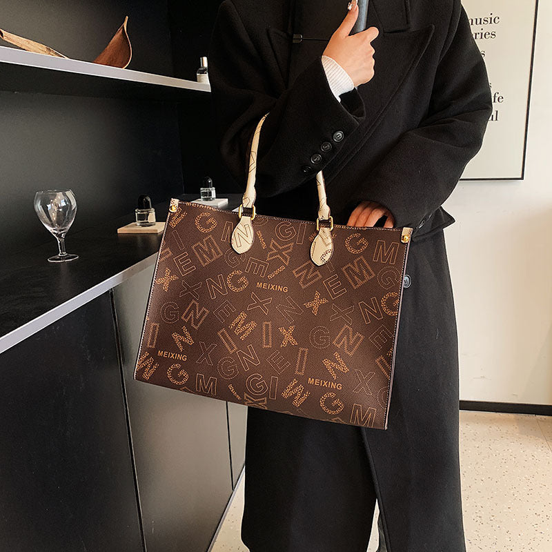 Classic large capacity tote bag