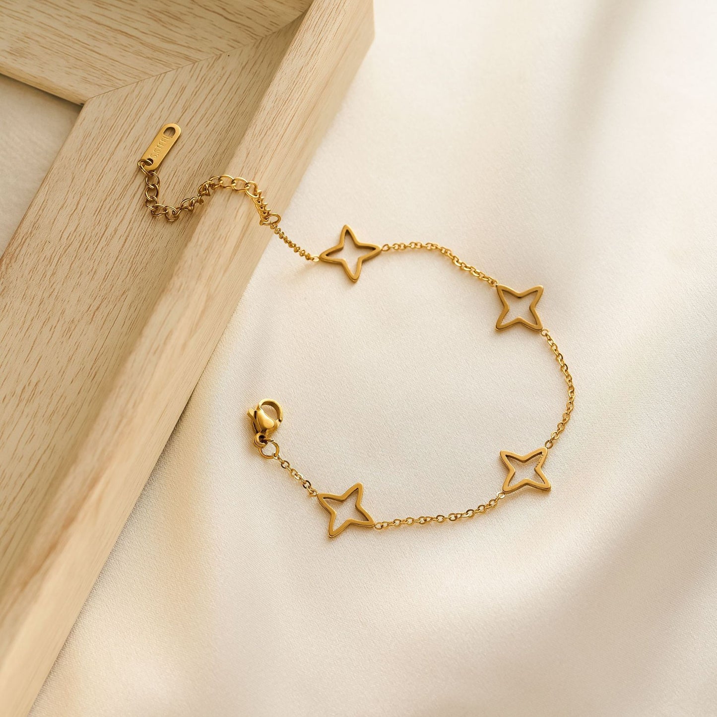 Women's Hollow Star Titanium Steel Bracelet — 18K Gold-Plated, Non-Fading