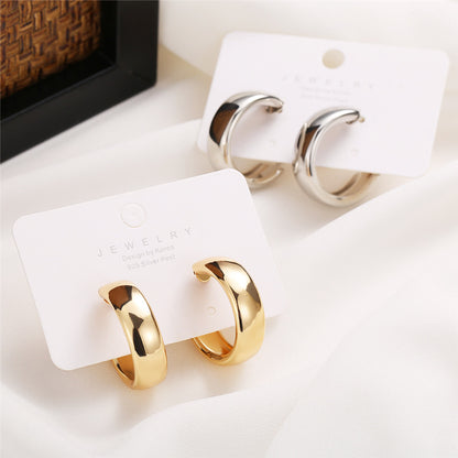 Creative C-shaped metal earrings for women