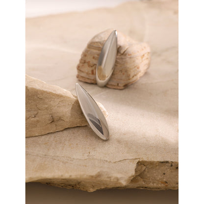 Glossy teardrop earrings