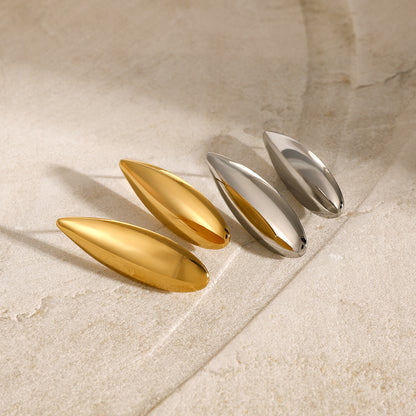 Glossy teardrop earrings